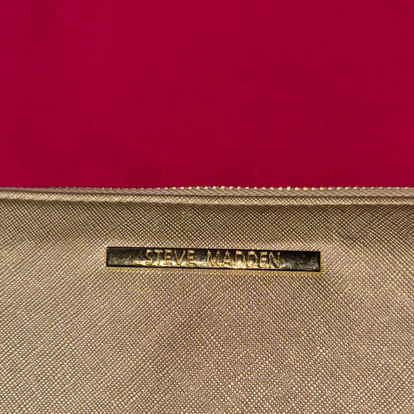 Steve Madden Metallic Gold Wristlet - Picture 2 of 6